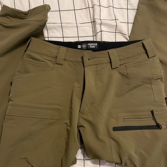 Born Primitive Frontier Pants. 34 Regular. Green. Outdoor Hiking Pants - Picture 4 of 5